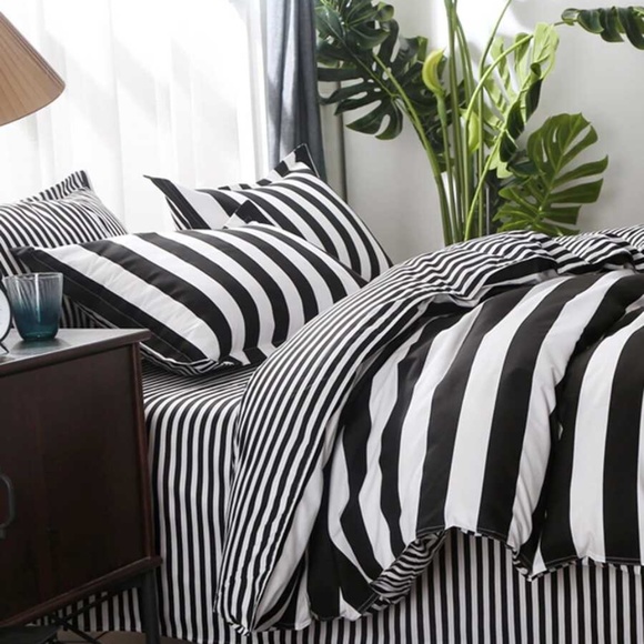 Stripes Bedding Set - Picture 3 of 5